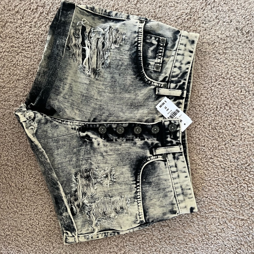 Carmar distressed denim shorts, size 27, brand new